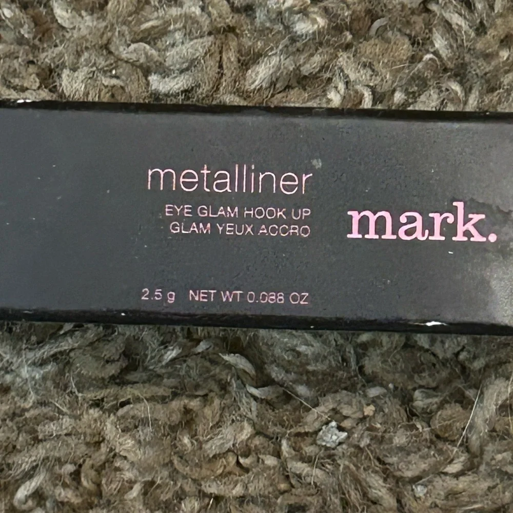 Avon Mark Eye Glam Hook Up